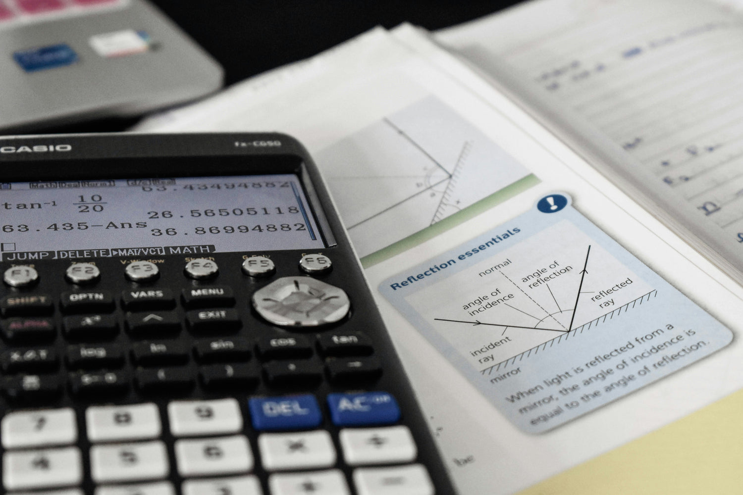 PICTURE OF A CALCULATOR ON A DESK